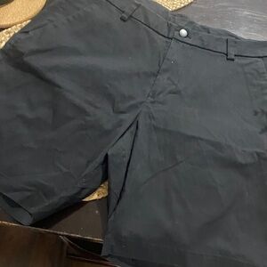 Lululemon men’s classic fit Black Shorts Sz 34 waist